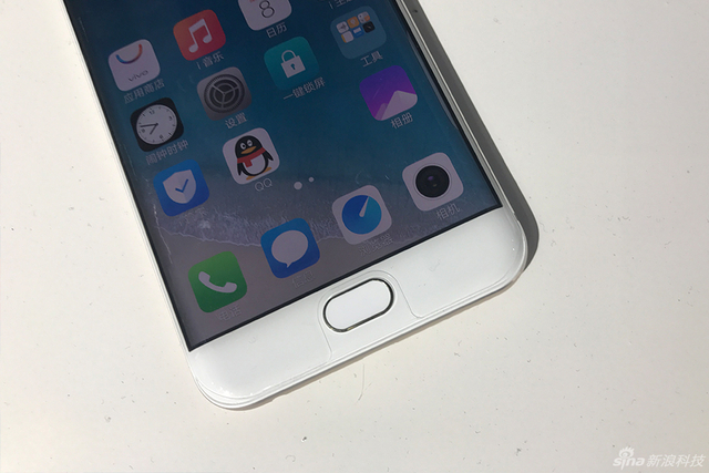 四面曲屏温润如玉 vivo XPlay 6现场图赏