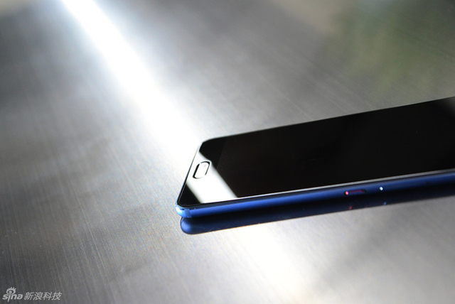 HUAWEI P10真机图赏 这次的配色是钻雕蓝