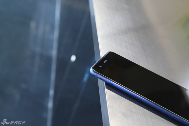 HUAWEI P10真机图赏 这次的配色是钻雕蓝