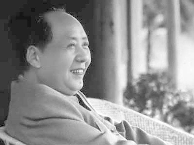 蒋介石从“一支烟”判定毛泽东是人中“龙虎”