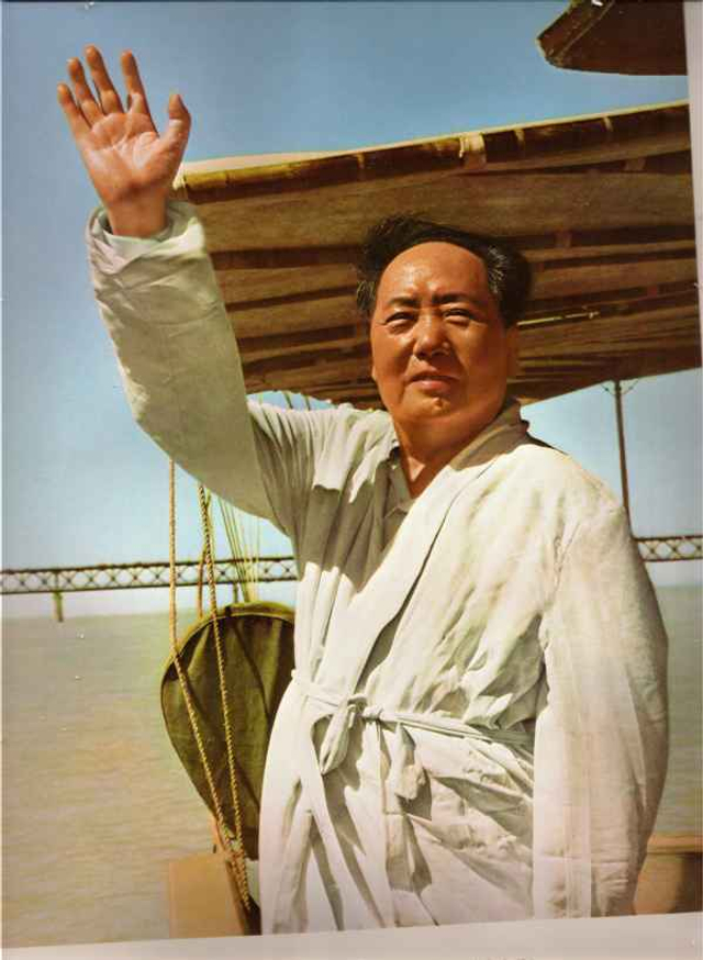 蒋介石从“一支烟”判定毛泽东是人中“龙虎”