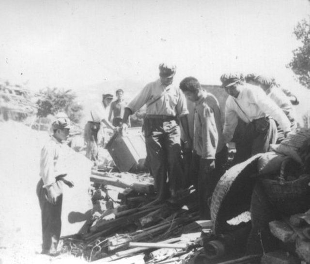 扒开记忆那层土：1976年唐山大地震现场照