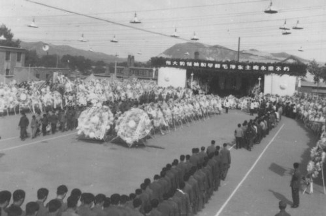 扒开记忆那层土：1976年唐山大地震现场照