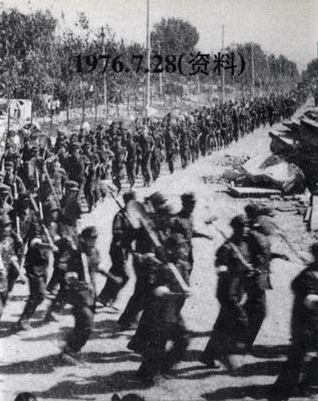 扒开记忆那层土：1976年唐山大地震现场照