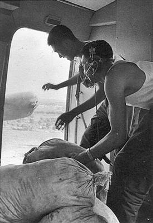 扒开记忆那层土：1976年唐山大地震现场照