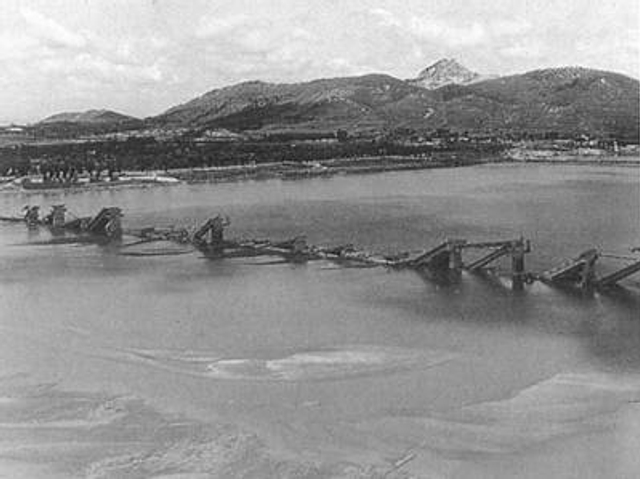 扒开记忆那层土：1976年唐山大地震现场照