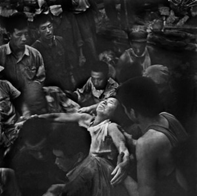 扒开记忆那层土：1976年唐山大地震现场照