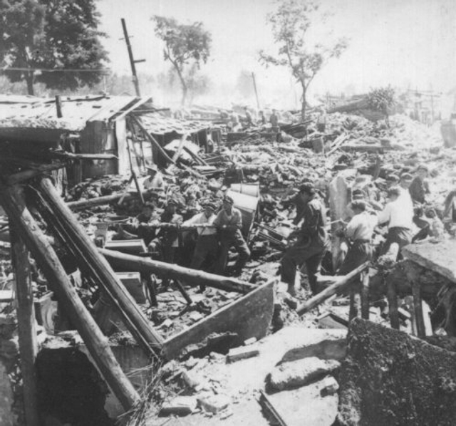 扒开记忆那层土：1976年唐山大地震现场照