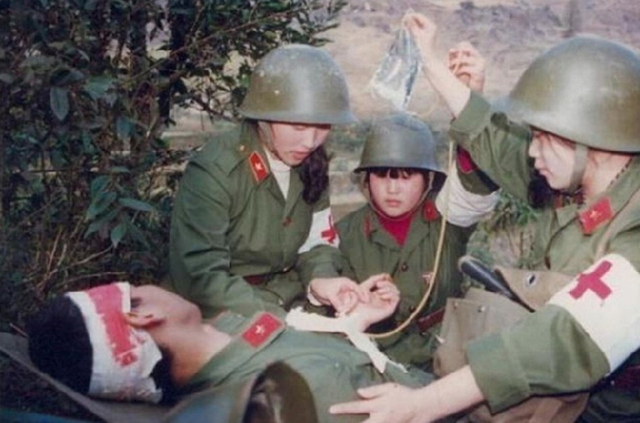 浴血奋战的青春：对越自卫反击战彩照