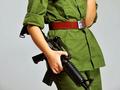 用中文写春联：镜头中的越南女兵