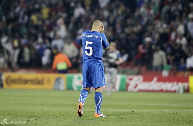 卡纳瓦罗掩面不见人