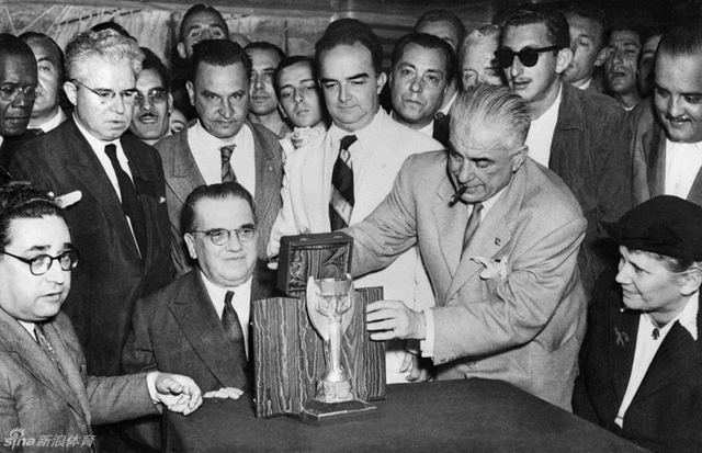 卫冕冠军意大利归还雷米特杯