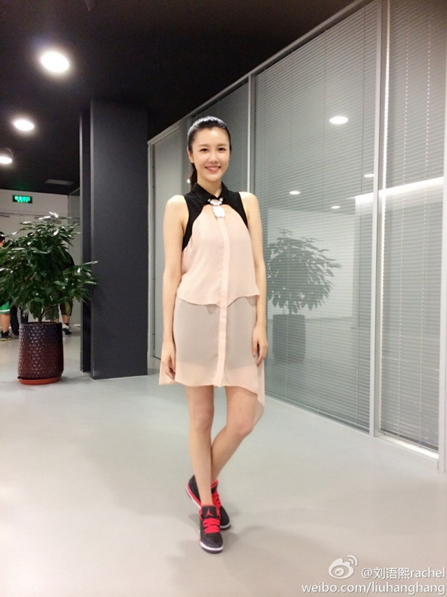 央视美女主播穿谁球衣谁输