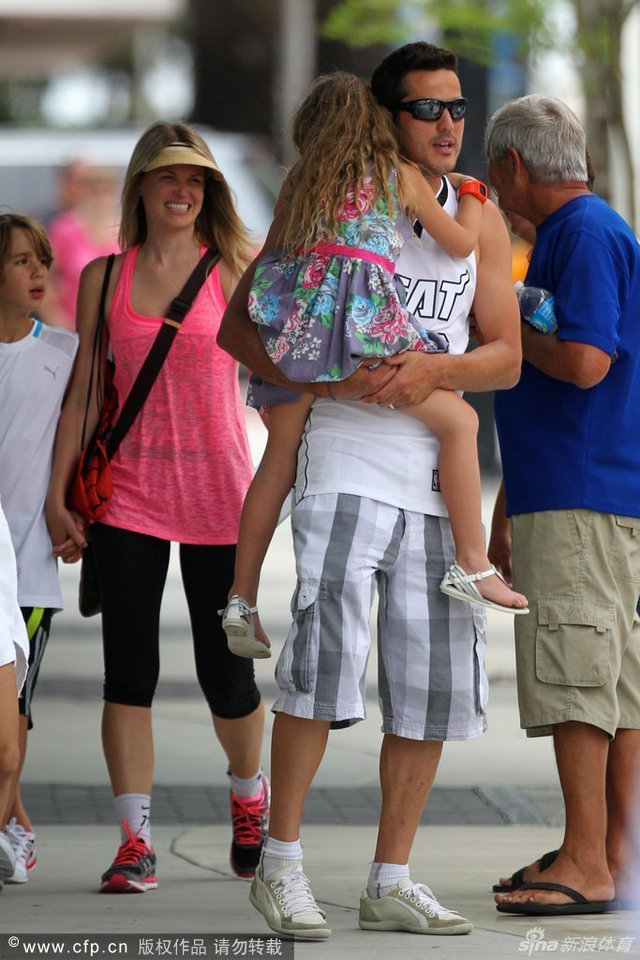 塞萨尔娇妻苏珊娜美图