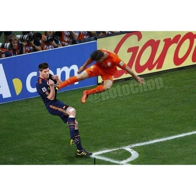 亨特拉尔飞踹阿隆索