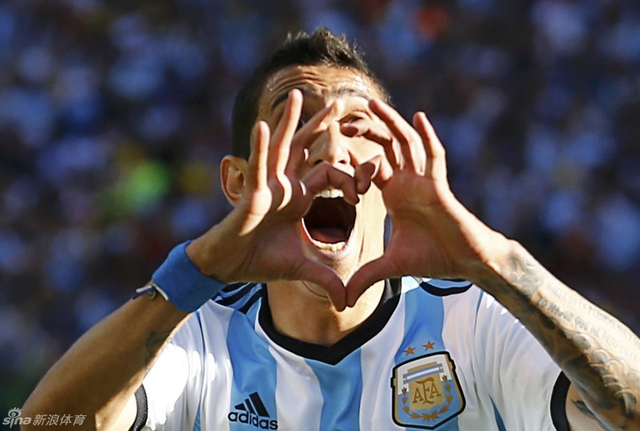 迪马利亚欢庆进球