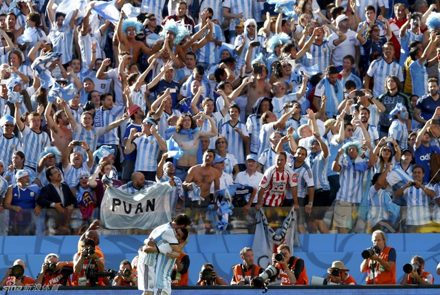 阿根廷欢庆进球