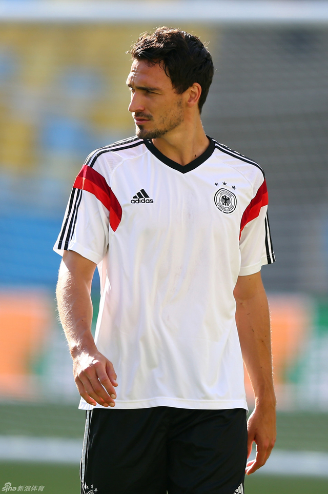 胡梅尔斯英气逼人