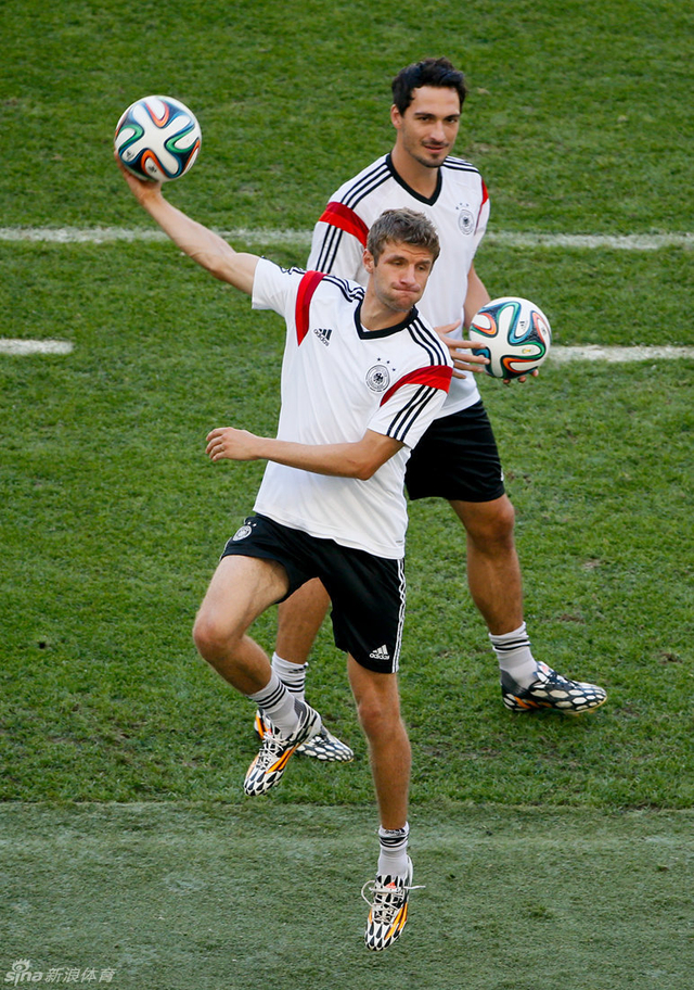 穆勒玩勾手上篮