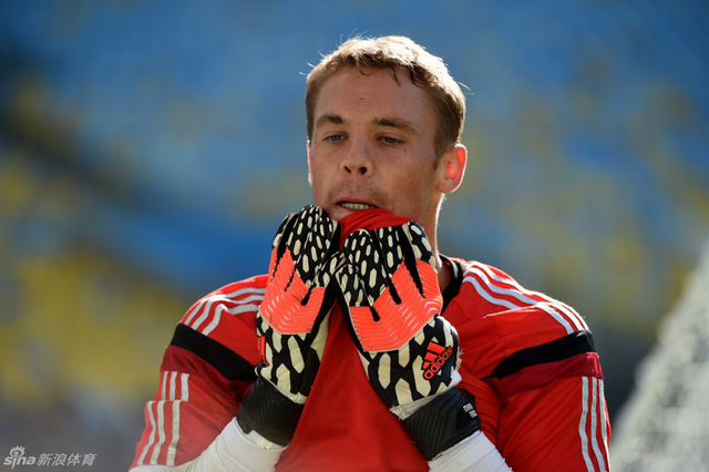 诺伊尔重任在肩