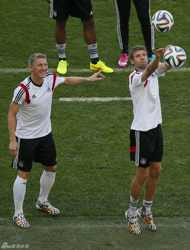 小猪笑看认真穆勒