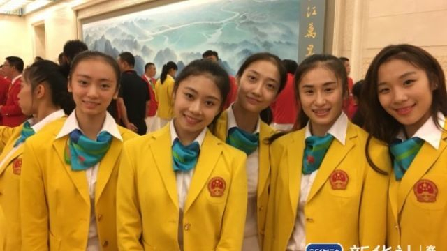 艺术体操队的姑娘们
