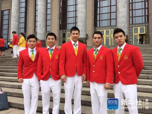 中国体操男队颜值高