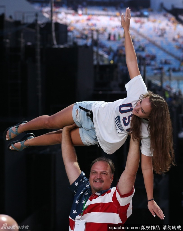 现场观众也嗨了