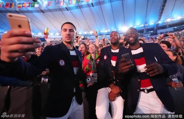 汤神杜兰特格林拍照