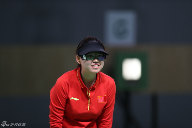 张梦雪笑容可掬