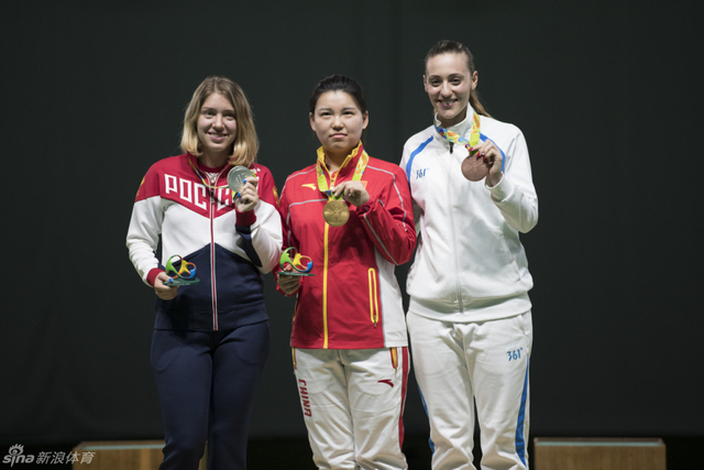 张梦雪登上奖台