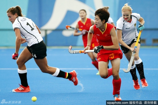 张箫雪带球进攻