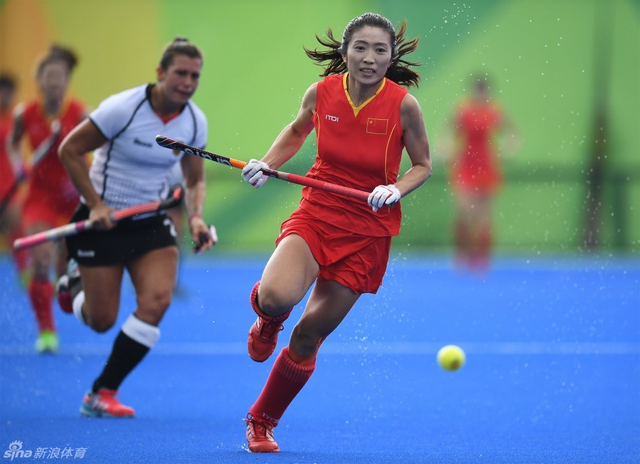 李红侠带球向前