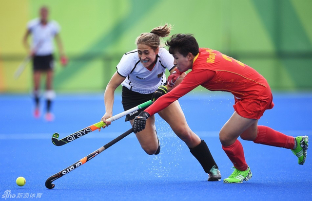 王梦雨奋力抢断