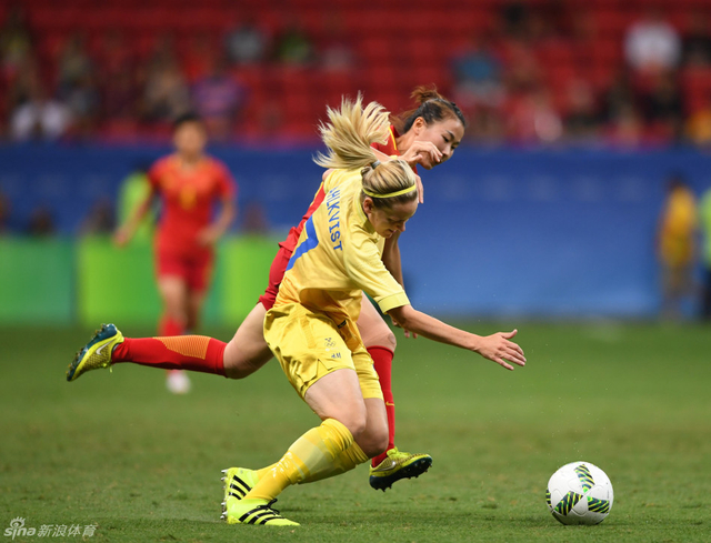 杨丽和达尔奎斯特拼抢