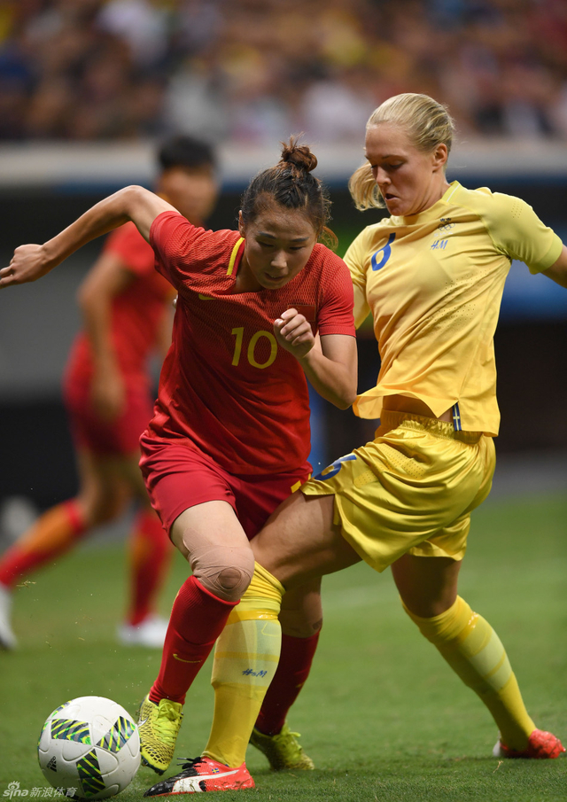 杨丽遭遇贴身防守