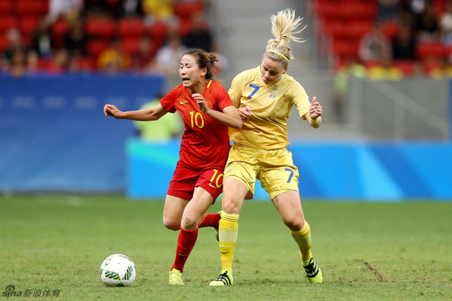 杨丽被对手犯规