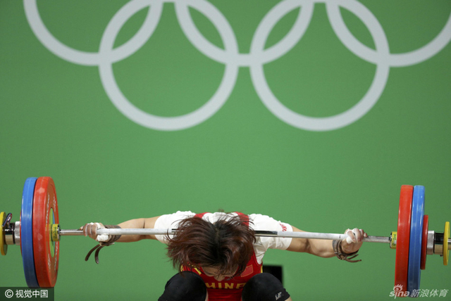 向艳梅失误被砸后脑