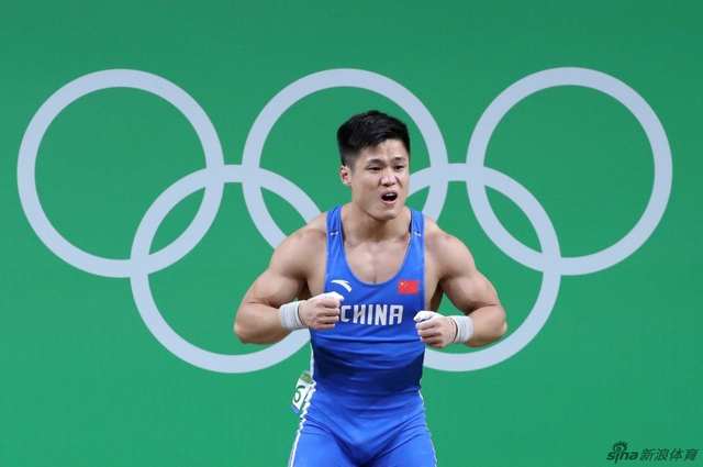 吕小军试举成功后庆祝