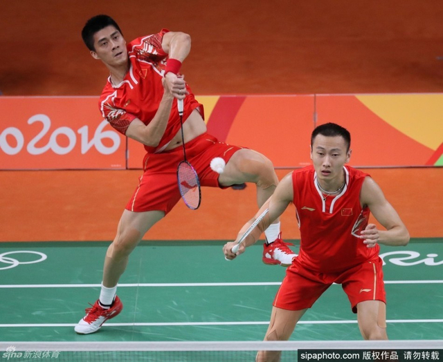 傅海峰大力回球