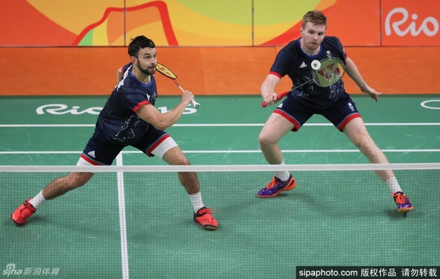 英国选手合力进攻