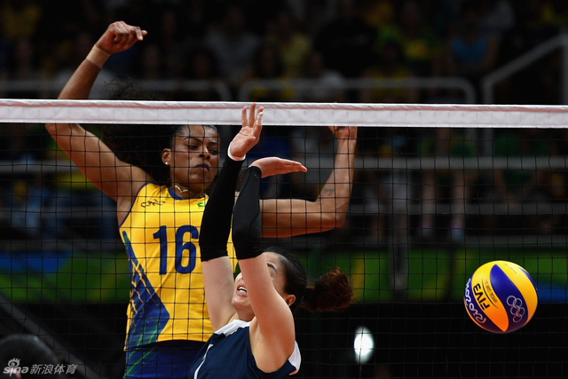 中国队单人防守失误