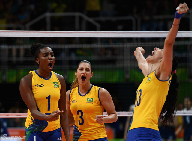 巴西队庆祝胜利