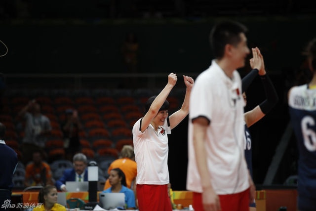 郎导终于笑了！