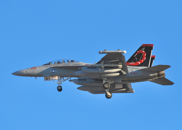 天蝎VAQ-132中队装备的咆哮者电子战机