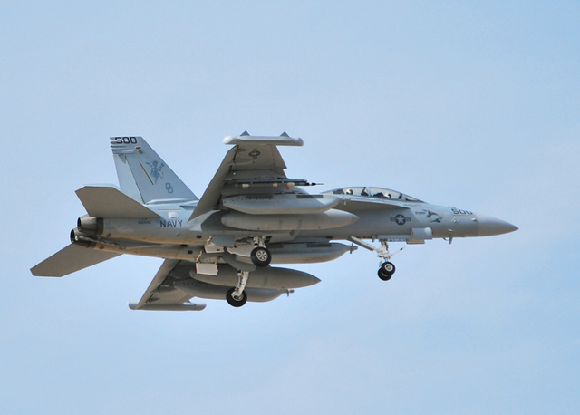 编号500咆哮者电子战机