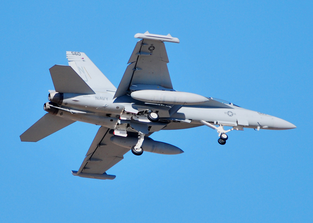 编号560咆哮者电子战机