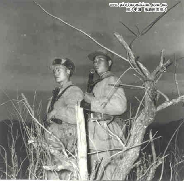 10、中朝军队维护停战协定，并肩守卫在停战线上