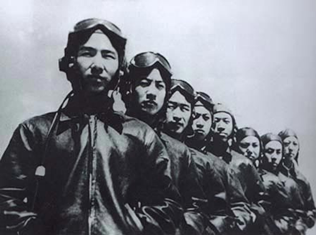 32、王海(前1)大队在朝鲜战场共击落击伤美机29架，王海本人击落击伤9架