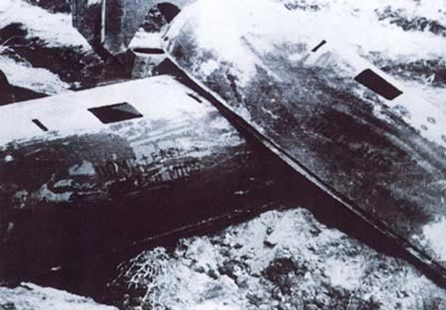 34、图为美军投掷的细菌弹及细菌弹的附件